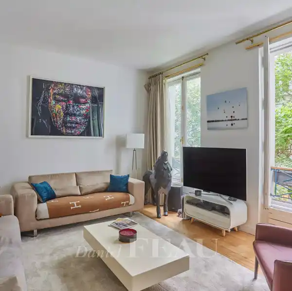 METICULOUSLY RENOVATED APARTMENT WITH SOARING CEILINGS