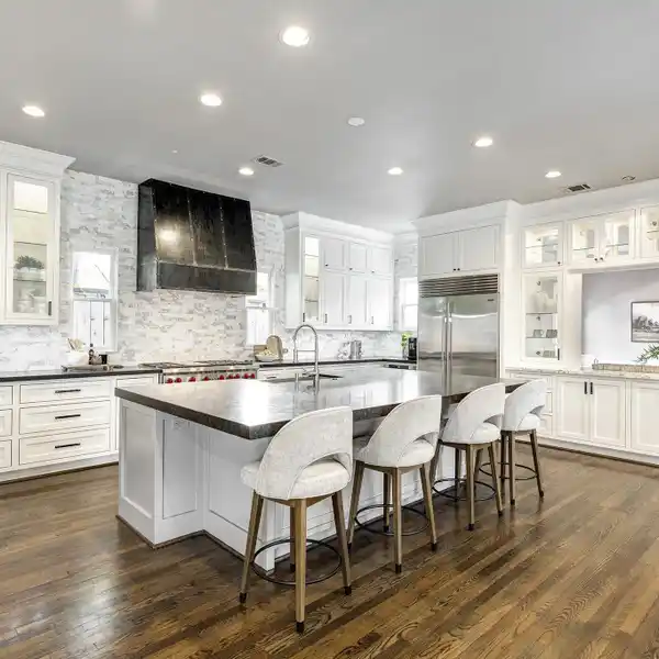 RENOVATED HEIGHTS GEM WITH DESIGNER KITCHEN