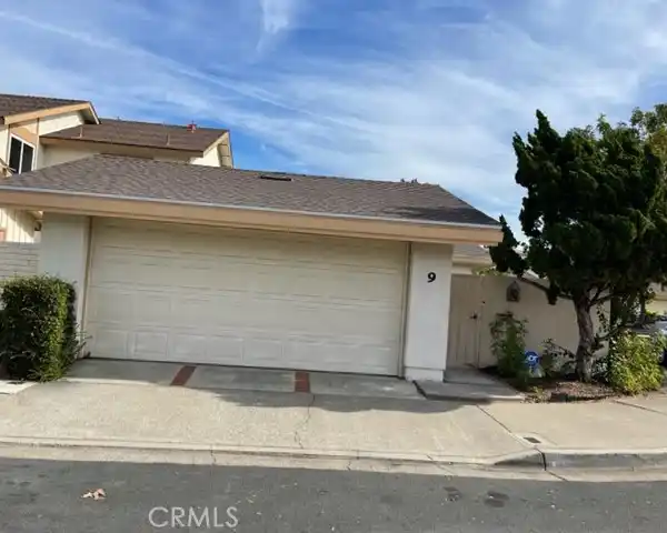 SINGLE-STORY HOME IN THE UNIVERSITY PARK AREA