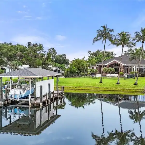 BOATER'S TROPICAL PARADISE