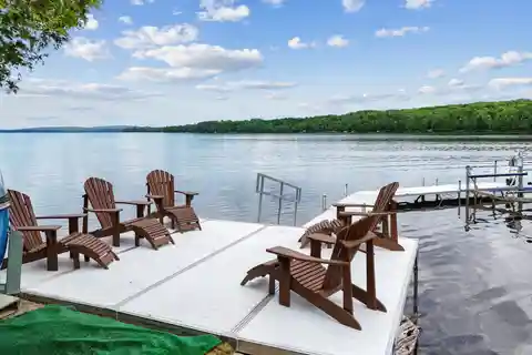 Wonderful Lakefront Property