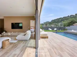 Stylish Family Villa in Quiet Coastal Setting