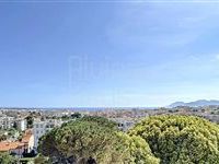 SUPERB APARTMENT ON THE HEIGHTS OF CANNES
