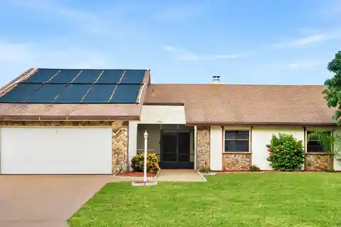 Waterfront Boater’s Paradise with Private Dock