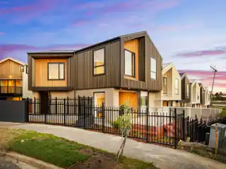 Leuschke-Designed Home by the Waterfront