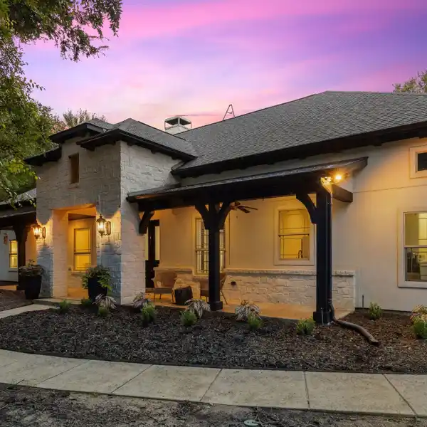 UNIQUE ESTATE ON SIX PICTURESQUE ACRES