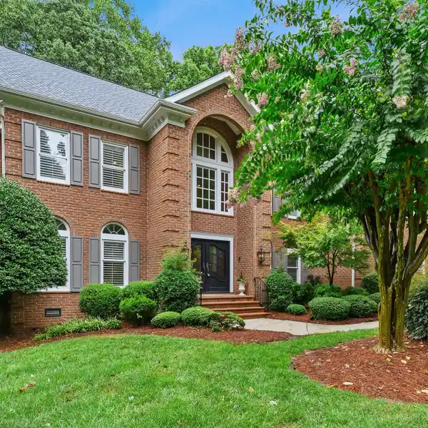 PRISTINE COUNTRY CLUB LIVING IN PIPER GLEN