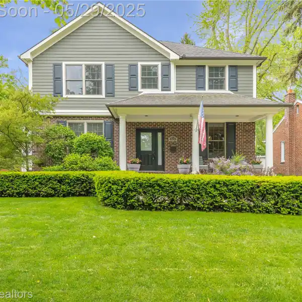 BEAUTIFUL HOME IN A SOUGHT-AFTER NEIGHBORHOOD