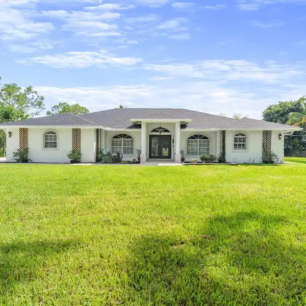 MODERN LUXURY AND COUNTRY CHARM