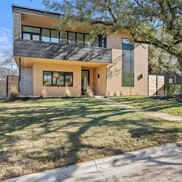 MODERN MASTERPIECE IN THE HEART OF BARTON HILLS