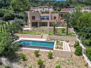 Elegant New Villa in a Prestigious Location