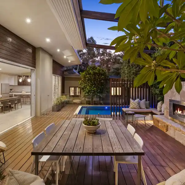 EXQUISITE HOME IN A SOUGHT-AFTER BLUE RIBBON SETTING