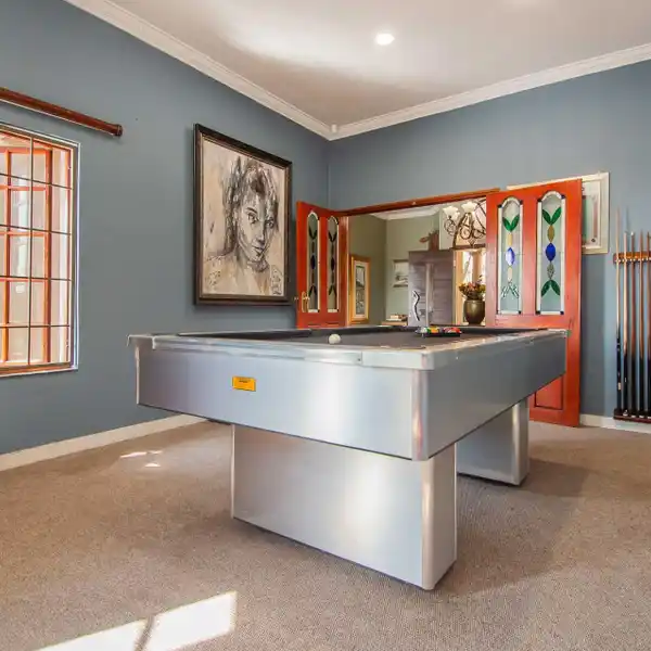 POORTVIEW GEM BORDERING BOTANICAL GARDENS