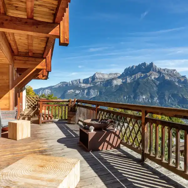 MAGNIFICENT CHALET WITH MAJESTIC VIEWS OVER THE SURROUNDING MOUNTAINS