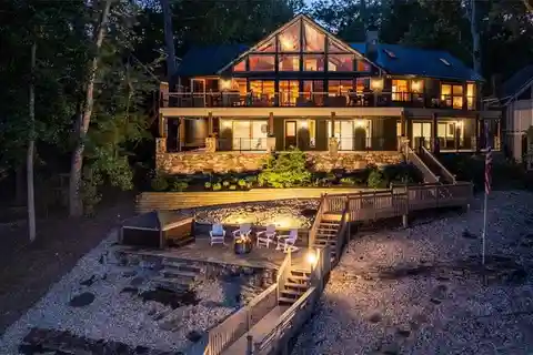 Lake Life Meets Luxury Living