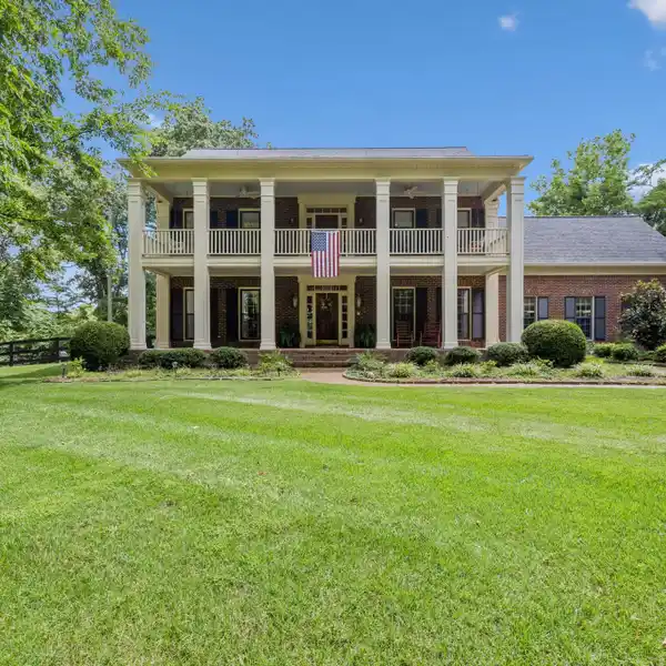 COMPLETELY PRIVATE SEVEN-ACRE OASIS