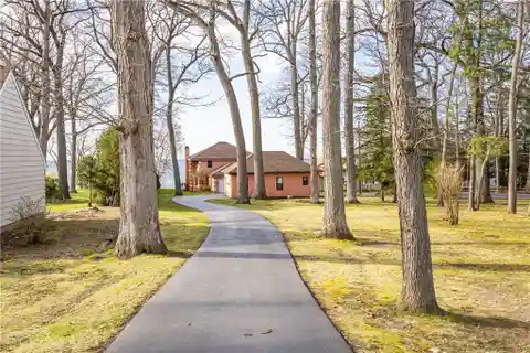 Panoramic Waterfront Views