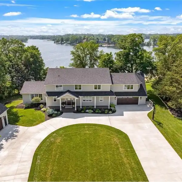 LUXURY LAKE LIVING ON LOWER PRIOR LAKE