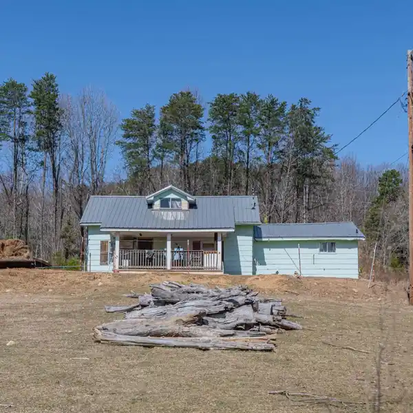 28 AMAZING ACRES