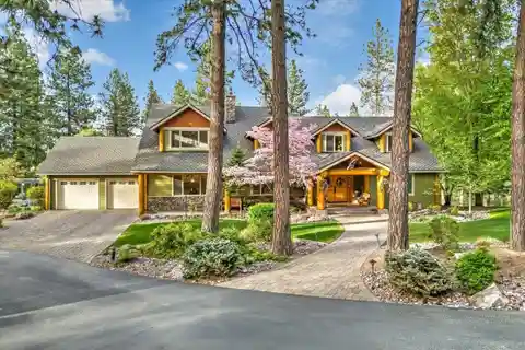 Luxurious Pacific Northwest Estate on Expansive Acreage