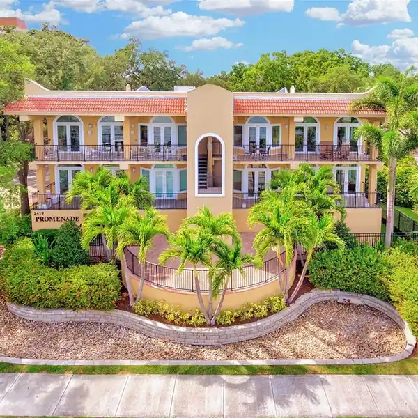 RARE AND EXQUISITE RESIDENCE AT THE PROMENADE