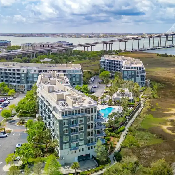 BEAUTIFUL PROPERTY AT TIDES 3