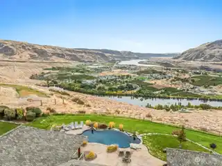 Gorgeous Custom Built Home Overlooking the Columbia River