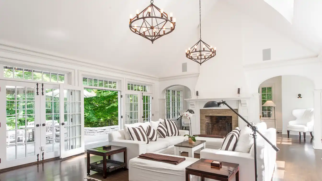 A Hamptons Hideaway with All the Amenities