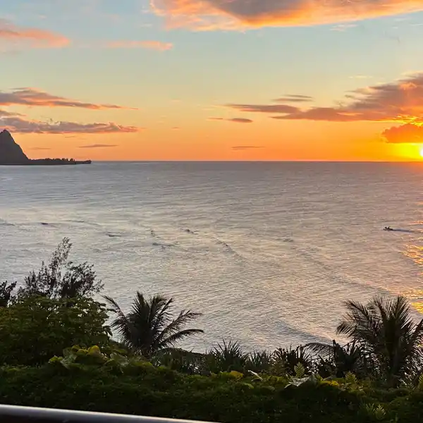 TOP-FLOOR CONDOMINIUM WITH BREATHTAKING VIEWS