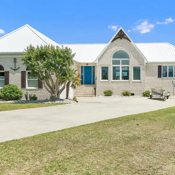 WATERFRONT PARADISE IN BLUE HERON BAY