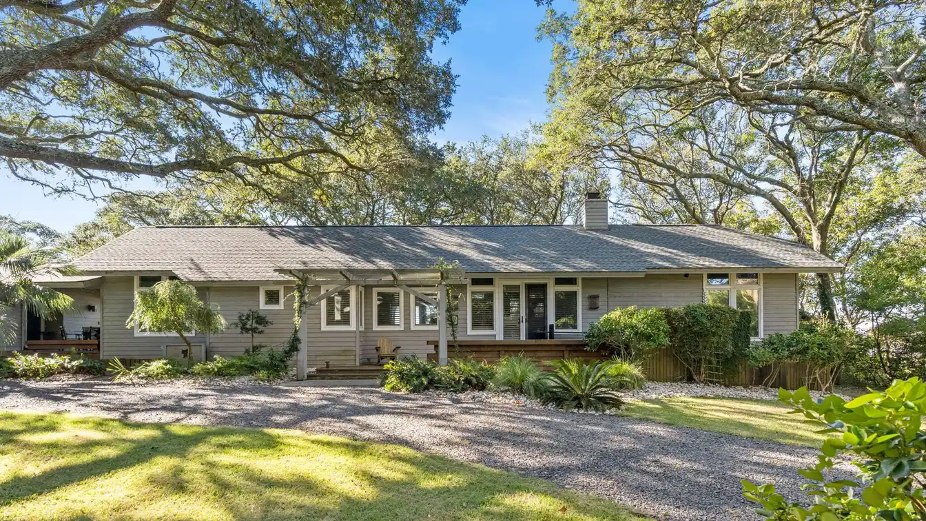 Oak Knoll - Rare Coastal Retreat