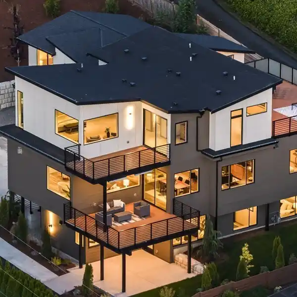 EXTRAORDINARY HOME IN PRESTIGIOUS BOULEVARD BLUFFS