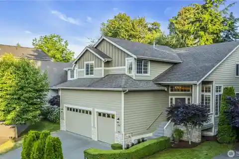 Beautifully Maintained Home on a Private Cul-de-sac