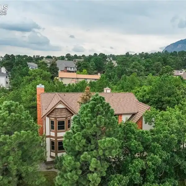 BROADMOOR BLUFFS HOME WITH MOUNTAIN AND CITY VIEWS