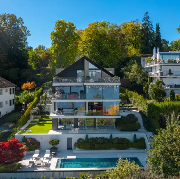 EXCLUSIVE DUPLEX PENTHOUSE WITH BREATHTAKING LAKE VIEWS IN RüSCHLIKON