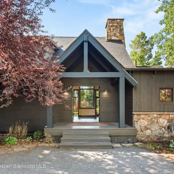 TIMELESS MOUNTAIN CHARM WITH MODERN UPDATES IN A TOP COMMUNITY