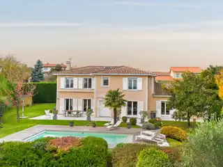 Sunlit Family Haven with Panoramic Alpine Views