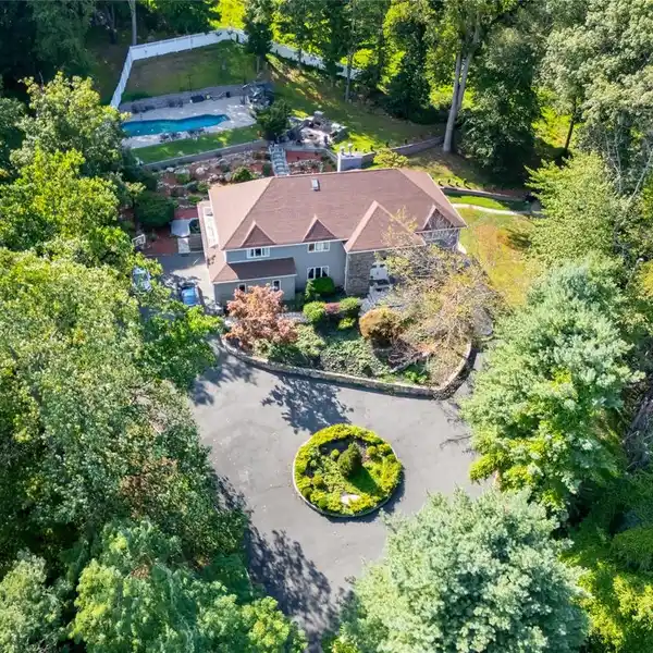 STUNNING HOME IN YOUR OWN PRIVATE PARADISE