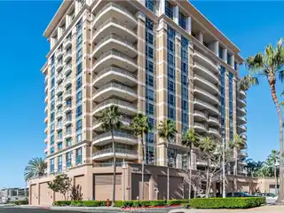 Elevated Elegance in a Prestigious Building at the Plaza