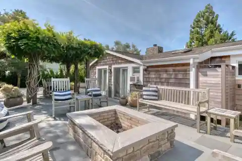 Exquisite Amagansett Dunes Cottage