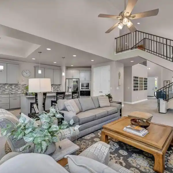 SERENE LUXURY LIVING IN CARRIAGE HOUSE