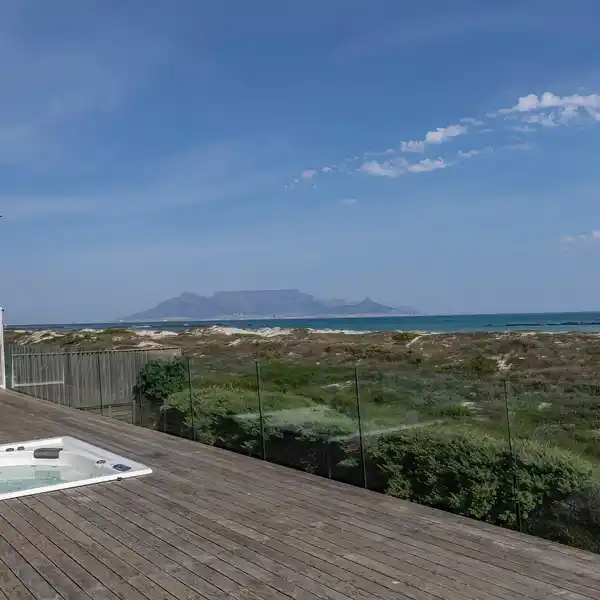 WORLD-CLASS RESIDENCE IN THE EXCLUSIVE WATER'S EDGE BEACH ESTATE