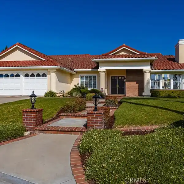 ELEGANT SINGLE-STORY HOME