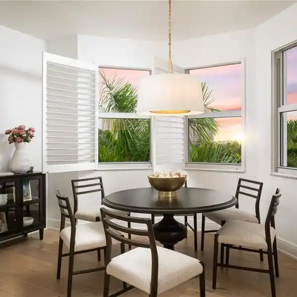 LUXURY MEETS SIMPLICITY