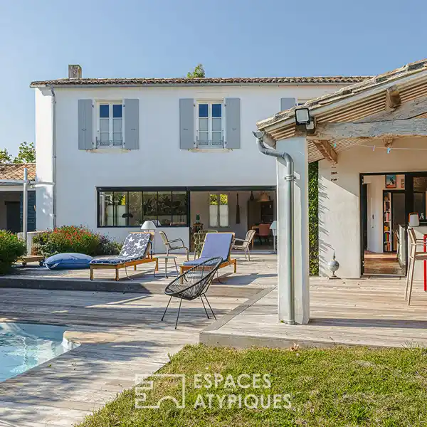 CONTEMPORARY VILLA BLENDING NATURE AND LUXURY