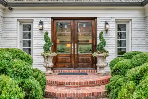 Renovated One-Level Residence in Belle Meade