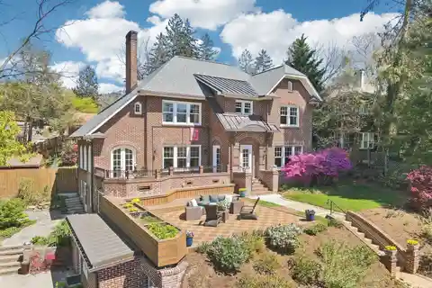 The Huvard House