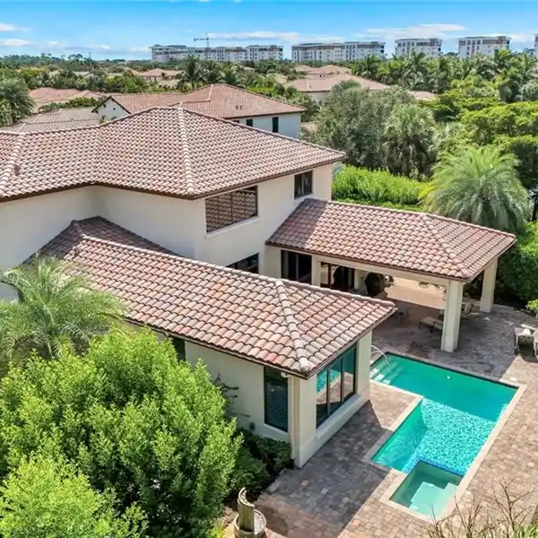 REFINED ELEGANCE AND SECLUDED SERENITY