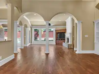 Hollytree Hidden Gem