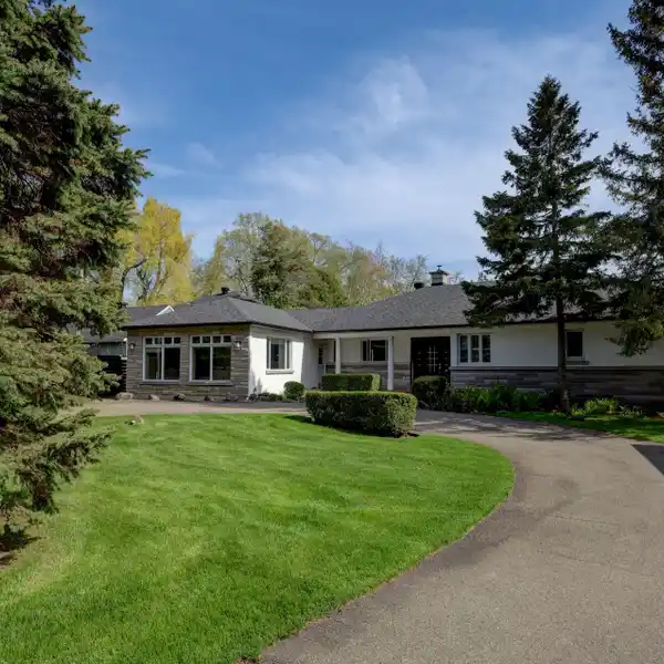 SUPER-SIZED BUNGALOW ON AN OVERSIZED LOT